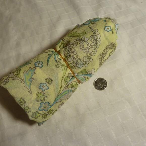 Modernized cashmere fabric with blue, green, and white flowers - Picture 3 of 3